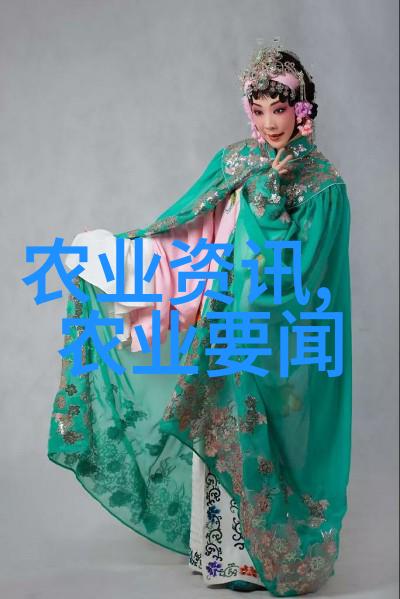 农户领取了科普资料后，积极向专家们咨询各自在种植和养殖方面出现的问题