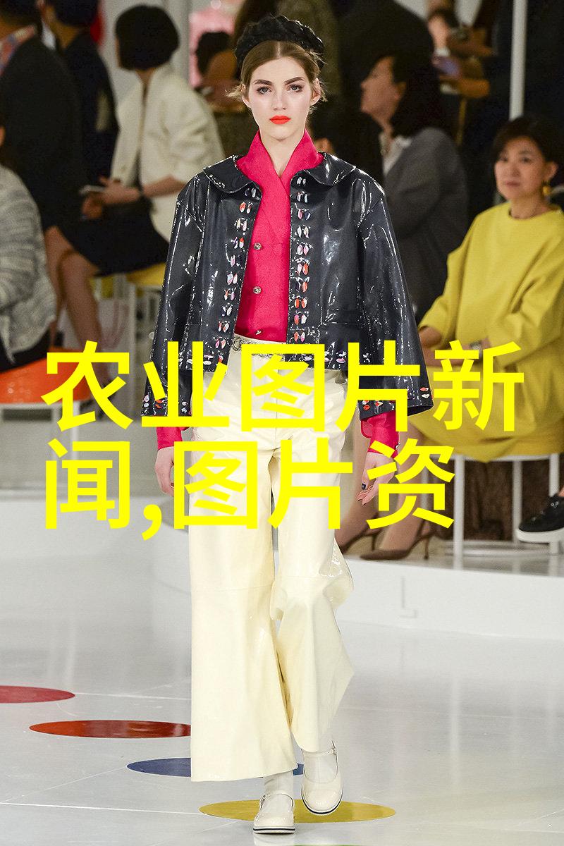 农机作业的全貌铁甲耕田的智慧与力量