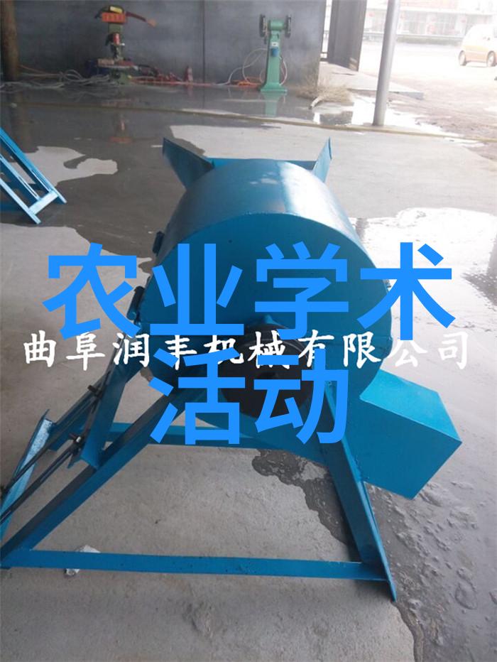 7月9日，在山东莱西市一家智慧农业产业园，工人在采摘西红柿。