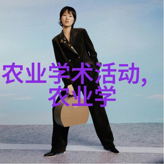 春意盎然的田野里绿油油的蚕豆秧随风摇曳它们是农民春季播种后的希望也是孩子们玩耍时的乐趣