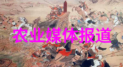 7月9日，在山东莱西市一家智慧农业产业园，工人在察看果品质量。