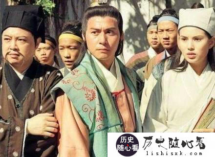 农田的铁巨龙拖拉机的故事
