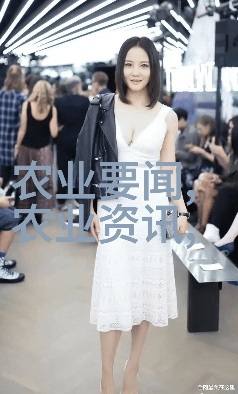 绯红屏幕下的温柔诱惑一边亲着一面膜一边揭开韩剧情深胸口