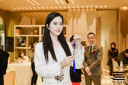 两个小学生开车有疼痛声视频孩子们的不慎驾驶事故