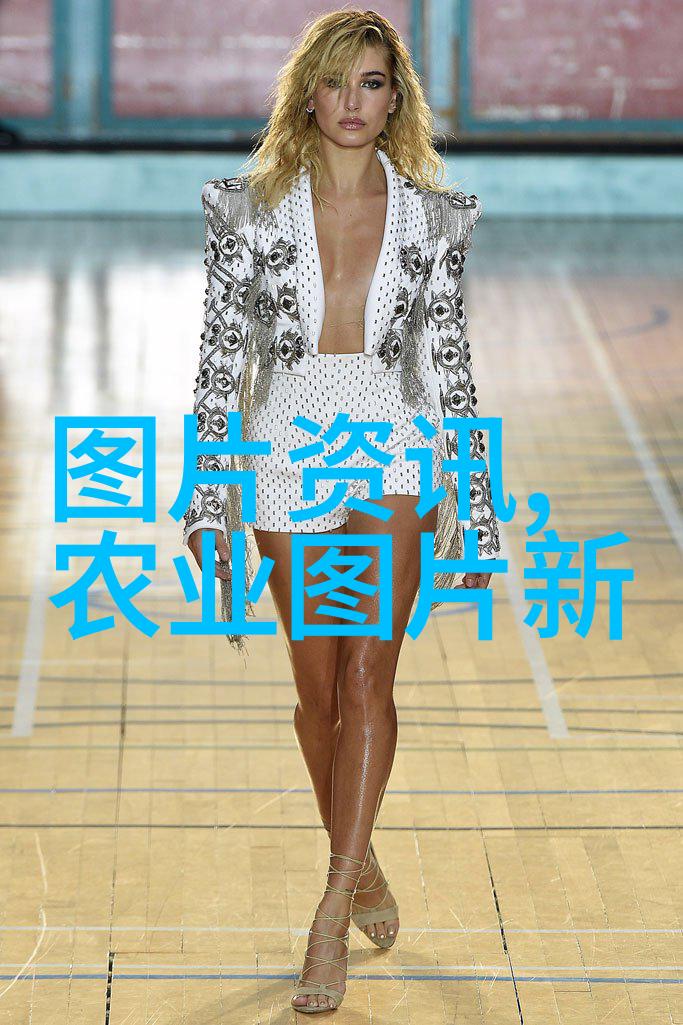 鸡爪槭价格12公分翠绿的财富在手中轻抚