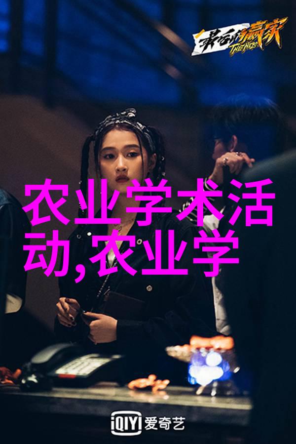 除了香料和果蔬还有哪些食材可以与新鲜采摘的野生花卉制作成美味甜品