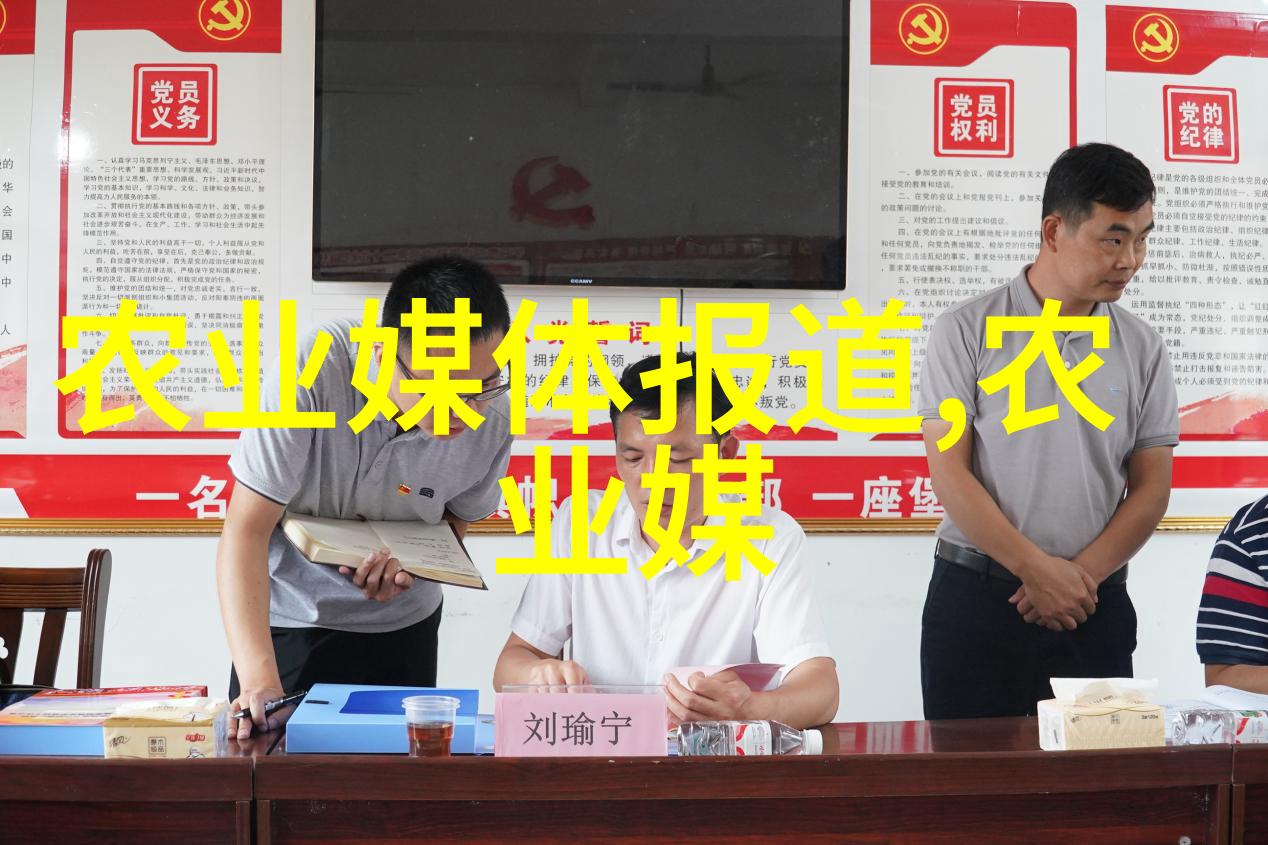 绿意盎然的财富之源客厅里的金钱树