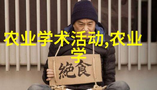 绿意盎然野趣中的小草英雄