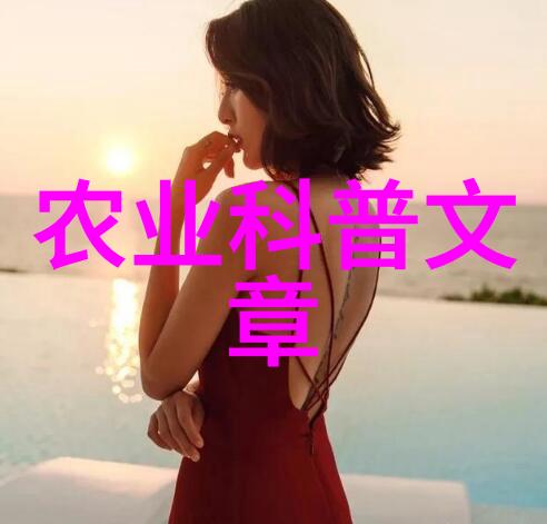 7月9日，在山东莱西市一家智慧农业产业园，工人在采摘西红柿。