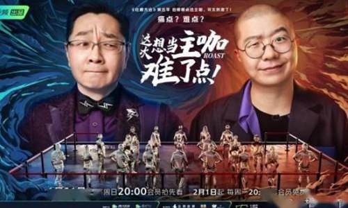 绿意盎然花园中的美丽伴侣