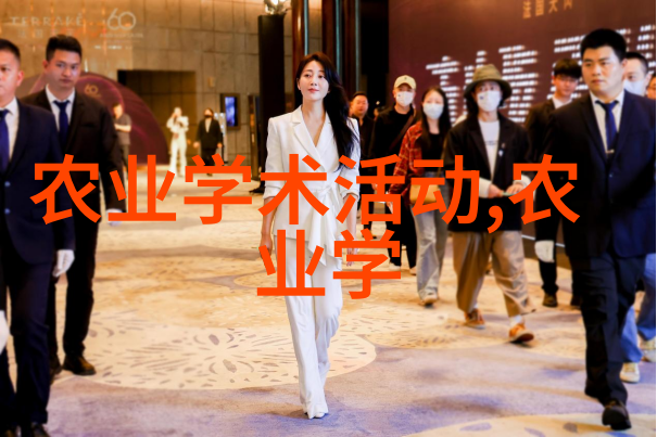 农机作业从耕到收种下笑声丰收快乐