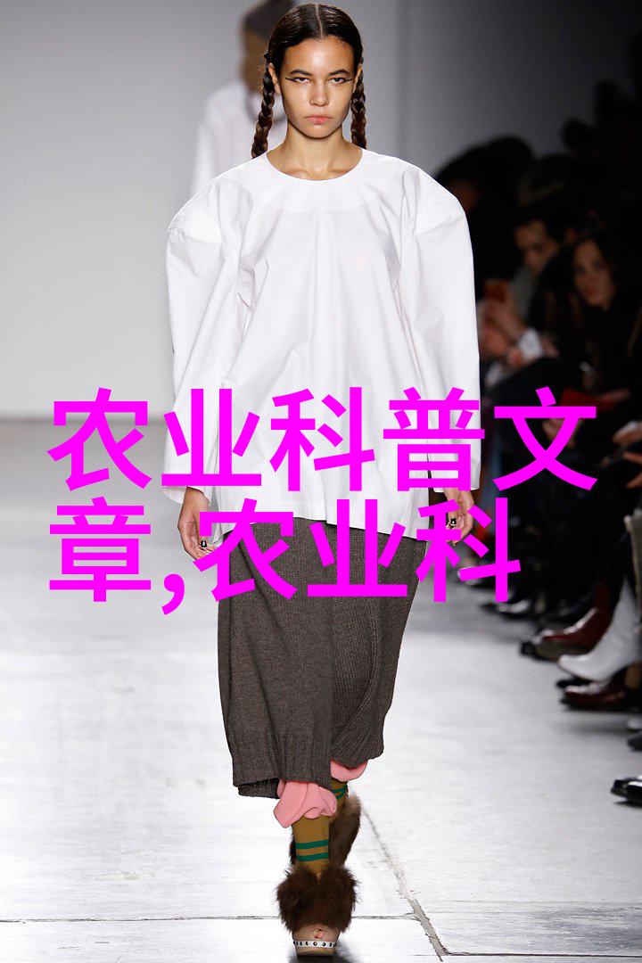 液压破碎锤咔哒一声巨石飞扬