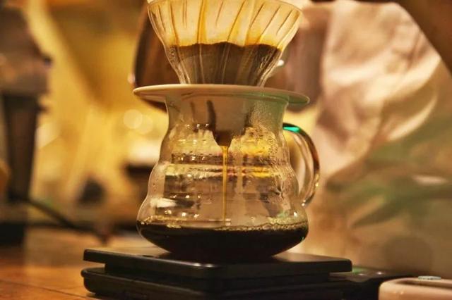 茶文化手抄报内容 - 沁心兰花探索茶艺与传统绘画的交融