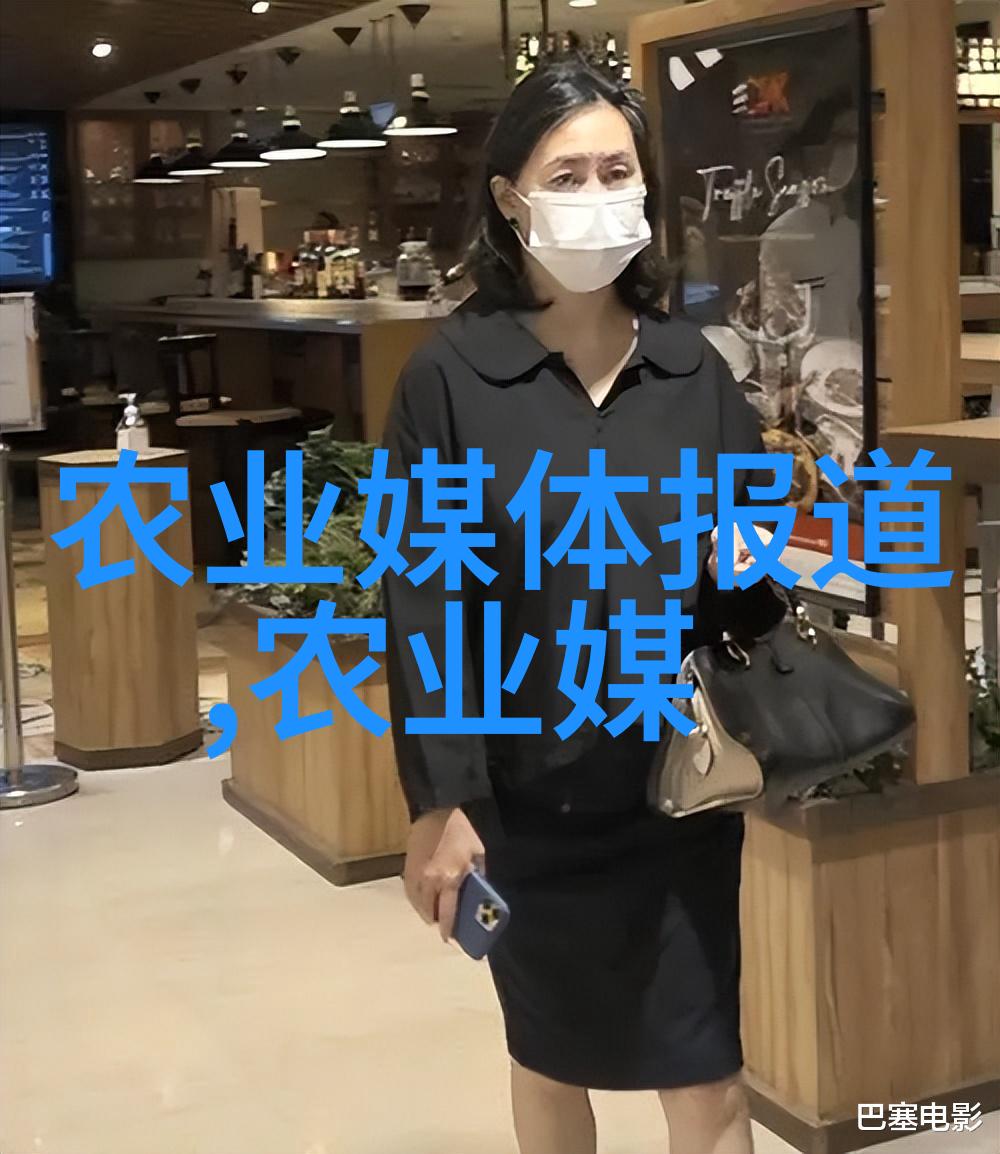 公交车内疯狂做作业学生们如何在拥挤中保持专注